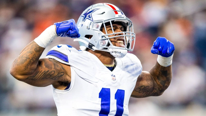 Micah Parsons: flexing in white Dallas Cowboys uniform, AP Photo/Brandon Wade.
