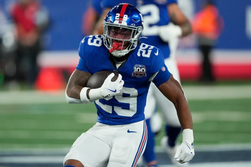 Giants running back #29 holds football, runs versus Eagles, AP Photo/Seth Wenig.
