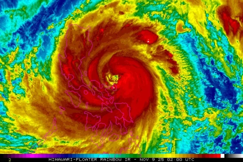 Super Typhoon Fung-wong infrared satellite imagery nearing the Philippines, Nov 9.