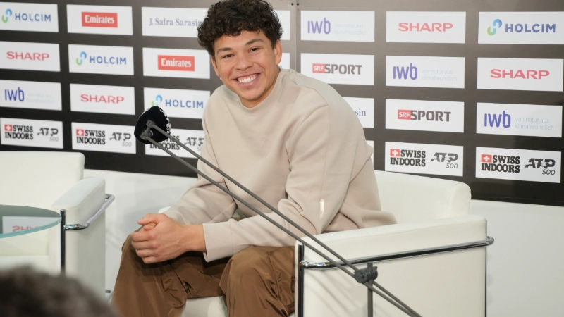 Ben Shelton sits at a press conference during the Swiss Indoors ATP 500, answering media questions. Image Credits - Photo by Skyscraper2010, licensed under CC BY-SA 4.0 via Wikimedia Commons