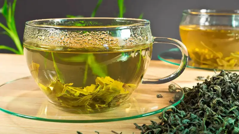 What is the tea used in Chinese restaurants: green tea in glass cup with loose leaves.