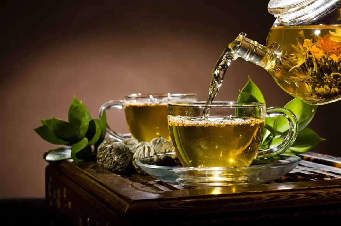 What is the tea used in Chinese restaurants: tea poured from glass teapot into cup. Photo credit: Getty Image/Shutterstock
